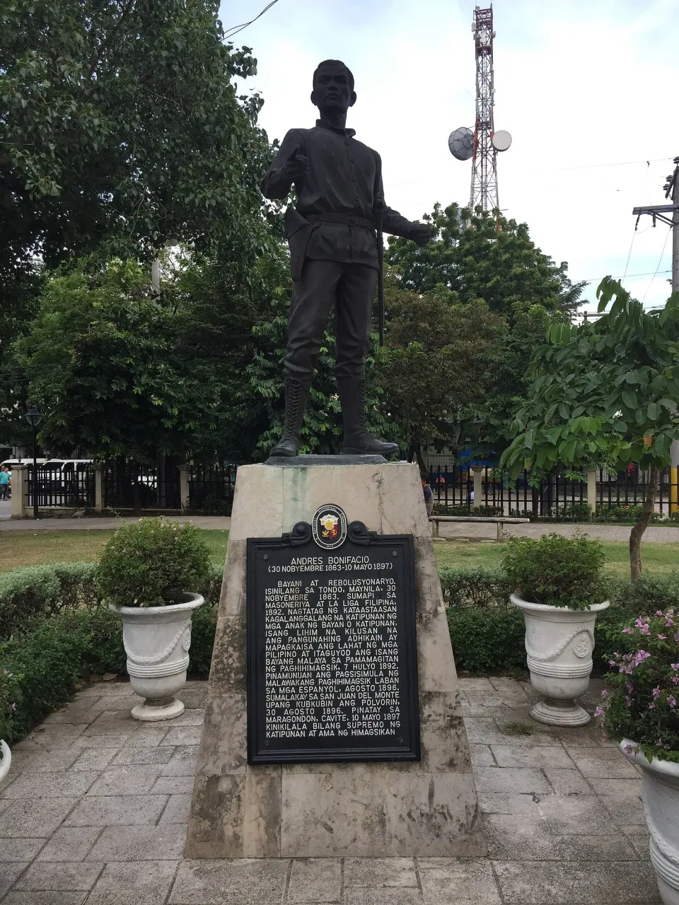 File:Andres Bonifacio Monument in Cebu.jpg